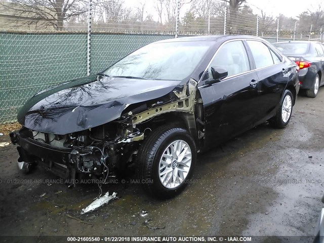 4T1BF1FK5HU340539 - 2017 TOYOTA CAMRY LE/XLE/SE/XSE Schwarz Foto 2