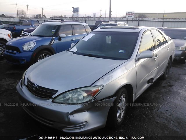 4T1BE32K14U892389 - 2004 TOYOTA CAMRY LE/XLE/SE ვერცხლისფერი ფოტო 2