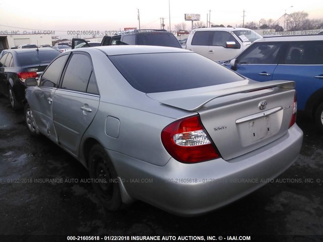 4T1BE32K14U892389 - 2004 TOYOTA CAMRY LE/XLE/SE ვერცხლისფერი ფოტო 3