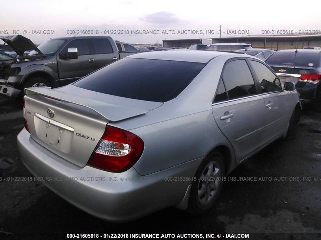 4T1BE32K14U892389 - 2004 TOYOTA CAMRY LE/XLE/SE ვერცხლისფერი ფოტო 4