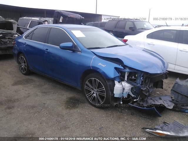 4T1BF1FK7GU561316 - 2016 TOYOTA CAMRY LE/XLE/SE/XSE BLUE photo 1