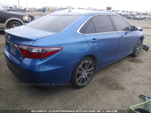 4T1BF1FK7GU561316 - 2016 TOYOTA CAMRY LE/XLE/SE/XSE BLUE photo 4