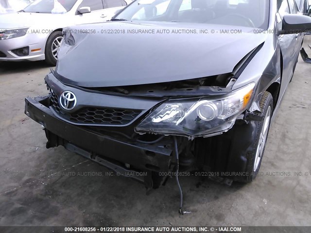 4T1BF1FK1DU229769 - 2013 TOYOTA CAMRY L/SE/LE/XLE 灰色 照片 6