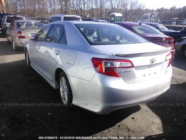 4T1BF1FK1CU193693 - 2012 TOYOTA CAMRY SE/LE/XLE Серебристый фото 3