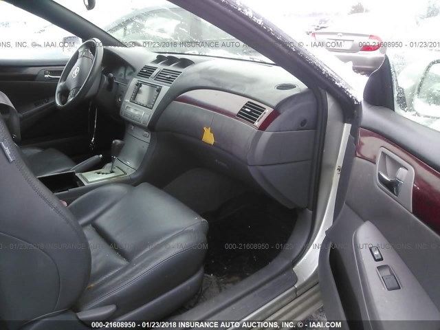 4T1FA38P44U035600 - 2004 TOYOTA CAMRY SOLARA SE/SLE ვერცხლისფერი ფოტო 5