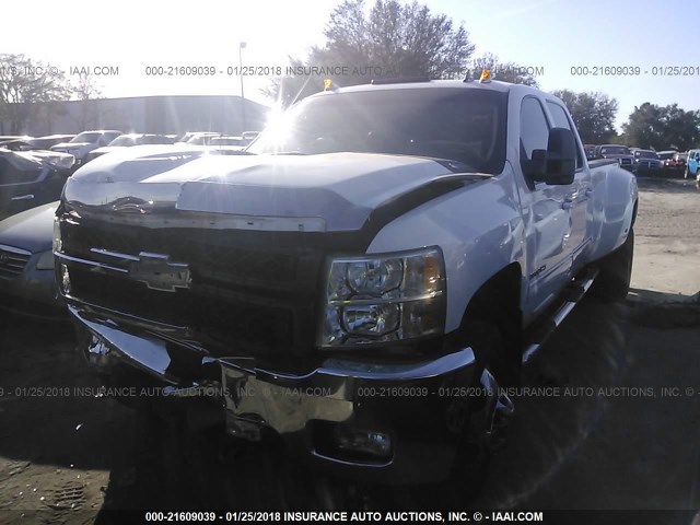 1GC4K1C83DF109302 - 2013 CHEVROLET SILVERADO K3500 LTZ WHITE photo 2