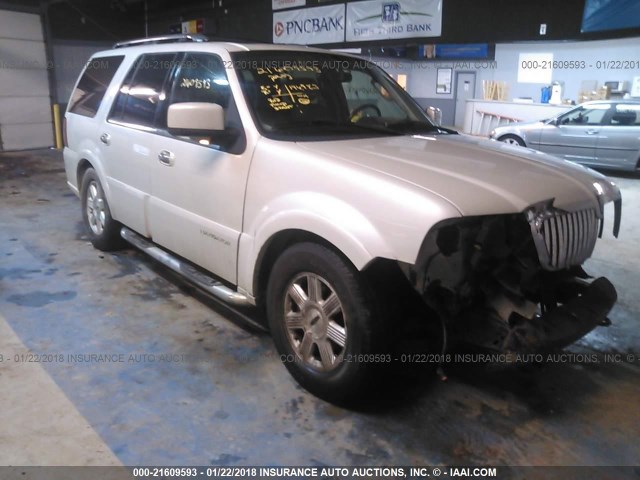 5LMFU28595LJ08433 - 2005 LINCOLN NAVIGATOR WHITE photo 1