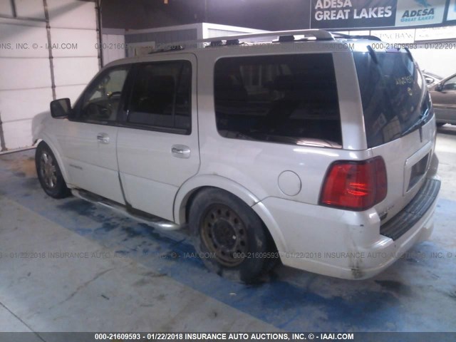 5LMFU28595LJ08433 - 2005 LINCOLN NAVIGATOR WHITE photo 3