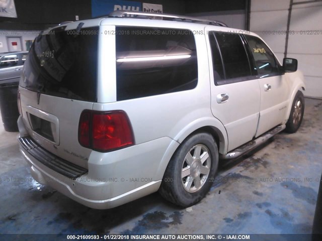 5LMFU28595LJ08433 - 2005 LINCOLN NAVIGATOR WHITE photo 4