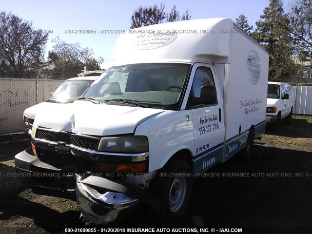 1GB0G2BA1E1213266 - 2014 CHEVROLET EXPRESS G3500  WHITE photo 2