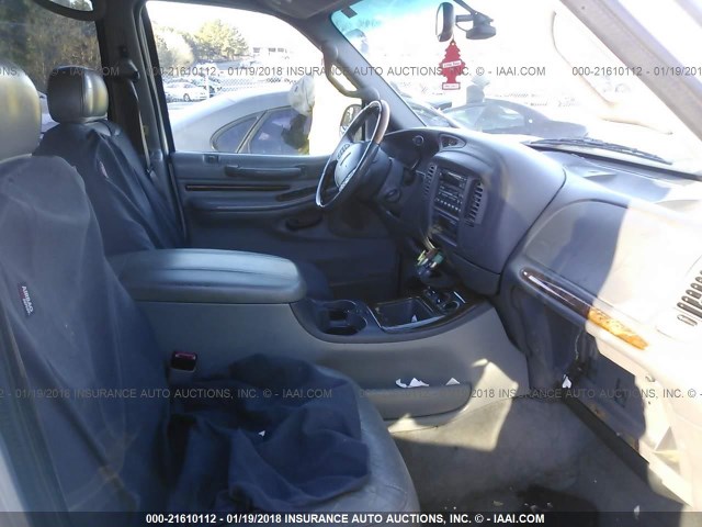 5LMEU27A8YLJ17333 - 2000 LINCOLN NAVIGATOR SILVER photo 5