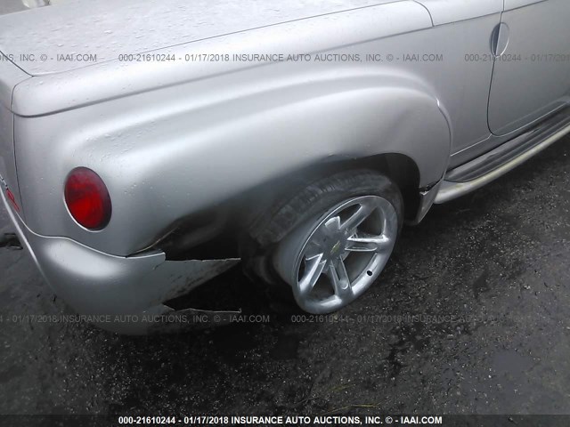 1GCES14H35B118142 - 2005 CHEVROLET SSR GRAY photo 6