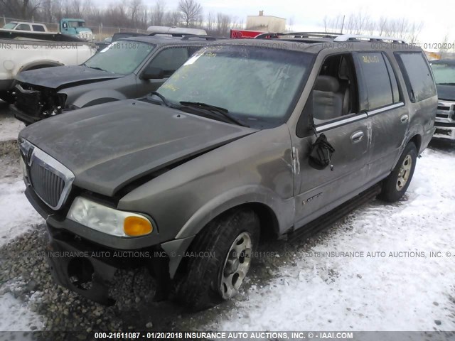 5LMFU28A61LJ03438 - 2001 LINCOLN NAVIGATOR SILVER photo 2