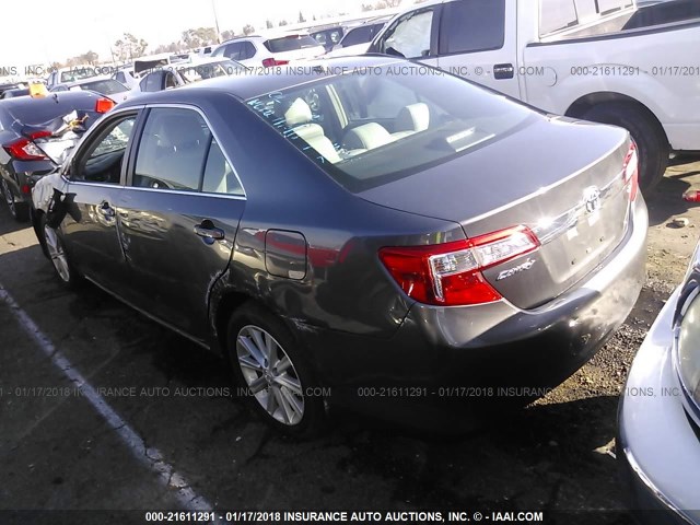 4T4BF1FK2ER359082 - 2014 TOYOTA CAMRY L/SE/LE/XLE 灰色 照片 3