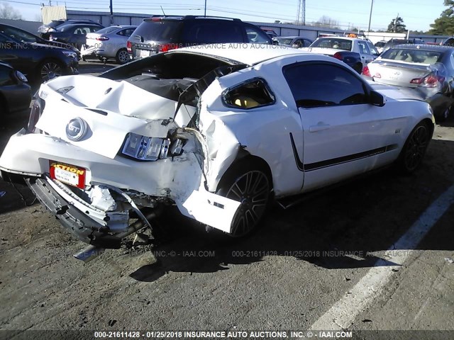1ZVBP8CH9A5119722 - 2010 FORD MUSTANG GT WHITE photo 4