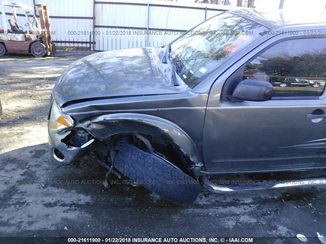 1N6AD07U95C449407 - 2005 NISSAN FRONTIER CREW CAB LE/SE/OFF ROAD GRAY photo 6