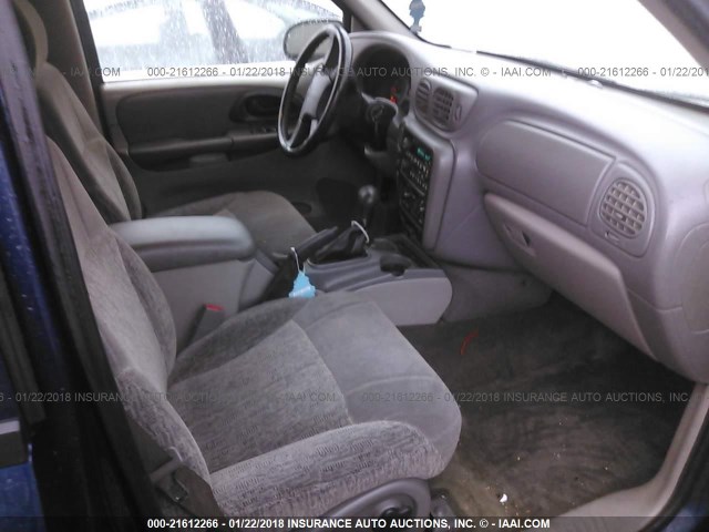 1GNDS13S032157378 - 2003 CHEVROLET TRAILBLAZER  BLUE photo 5