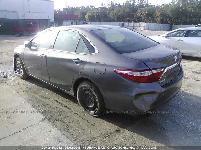 4T1BF1FKXHU402078 - 2017 TOYOTA CAMRY LE/XLE/SE/XSE GRAY photo 3