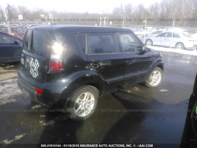 KNDJT2A21B7230812 - 2011 KIA SOUL +/!/SPORT BLACK photo 4