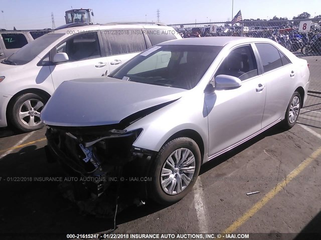 4T4BF1FK7ER360499 - 2014 TOYOTA CAMRY L/SE/LE/XLE SILVER photo 2