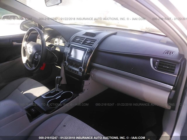 4T4BF1FK7ER360499 - 2014 TOYOTA CAMRY L/SE/LE/XLE Gümüş foto 5