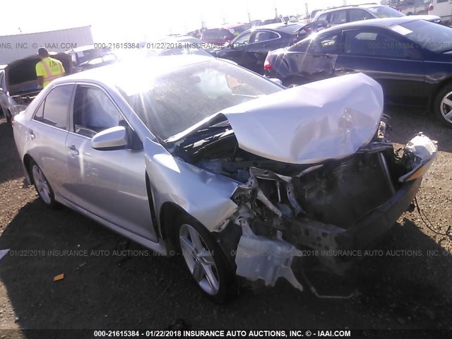 4T1BF1FKXCU098601 - 2012 TOYOTA CAMRY SE/LE/XLE SILVER photo 1