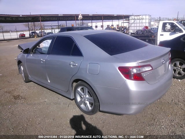 4T1BF1FKXCU098601 - 2012 TOYOTA CAMRY SE/LE/XLE SILVER photo 3