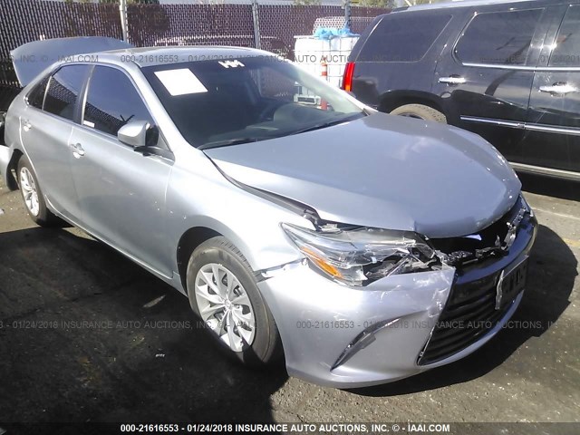 4T4BF1FK9FR479236 - 2015 TOYOTA CAMRY LE/XLE/SE/XSE SILVER photo 1