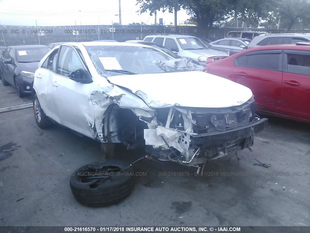 4T1BF1FK3CU515573 - 2012 TOYOTA CAMRY SE/LE/XLE WHITE photo 1