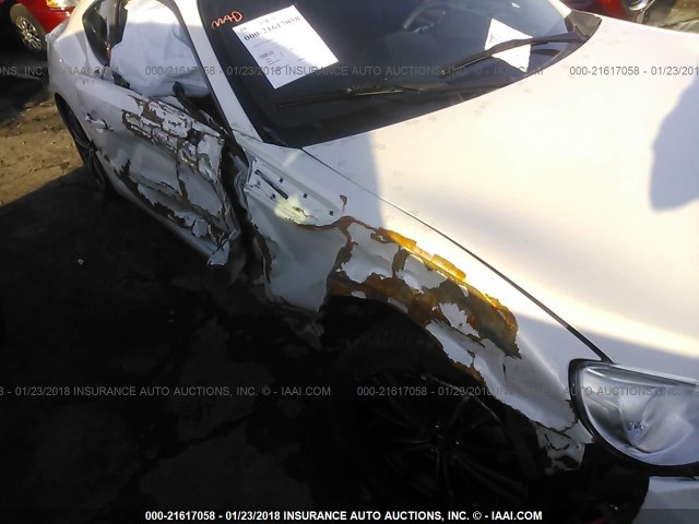 JF1ZNAA1XD1720305 - 2013 TOYOTA SCION FR-S WHITE photo 6