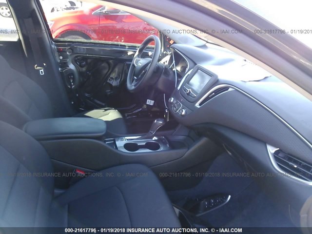 1G1ZB5ST7HF289532 - 2017 CHEVROLET MALIBU LS ნაცრისფერი ფოტო 5
