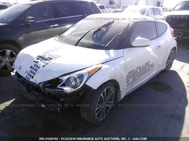 KMHTC6AE8GU270576 - 2016 HYUNDAI VELOSTER TURBO WHITE photo 2