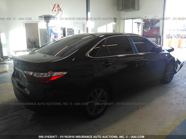 4T1BF1FK8FU930747 - 2015 TOYOTA CAMRY LE/XLE/SE/XSE BLACK photo 4