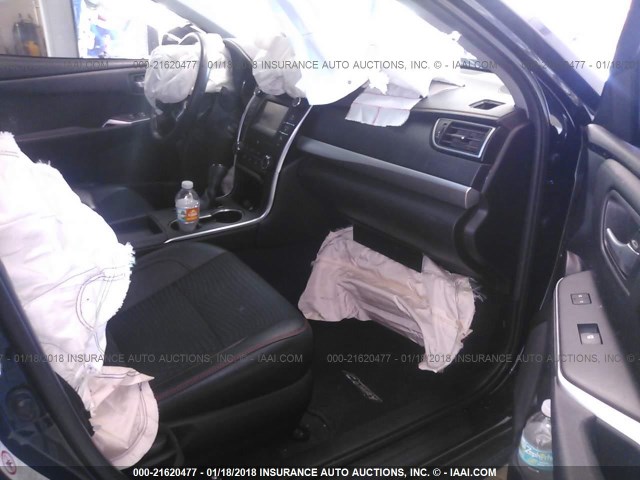 4T1BF1FK8FU930747 - 2015 TOYOTA CAMRY LE/XLE/SE/XSE BLACK photo 5
