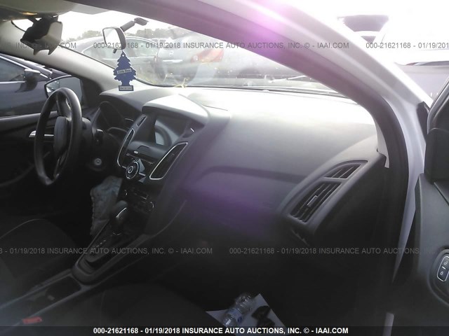 1FADP3H21HL256622 - 2017 FORD FOCUS SEL WHITE photo 5