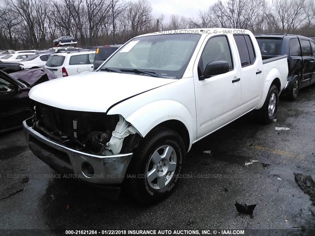 1N6AD07UX8C446925 - 2008 NISSAN FRONTIER CREW CAB LE/SE/OFF ROAD WHITE photo 2