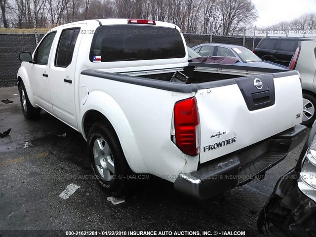 1N6AD07UX8C446925 - 2008 NISSAN FRONTIER CREW CAB LE/SE/OFF ROAD WHITE photo 3