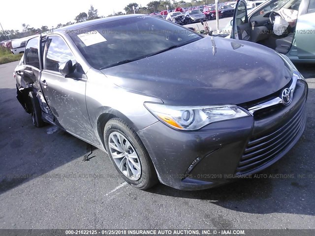 4T1BF1FK2GU203850 - 2016 TOYOTA CAMRY LE/XLE/SE/XSE GRAY photo 1