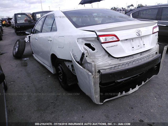 4T1BF1FK8EU810218 - 2014 TOYOTA CAMRY L/SE/LE/XLE 白色 照片 3