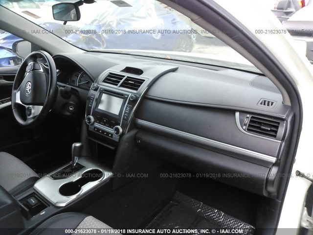 4T1BF1FK8EU810218 - 2014 TOYOTA CAMRY L/SE/LE/XLE 白色 照片 5