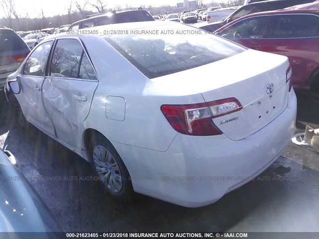 4T4BF1FK4ER386025 - 2014 TOYOTA CAMRY L/SE/LE/XLE 白色 照片 3