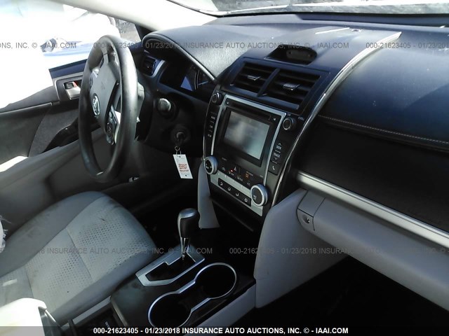 4T4BF1FK4ER386025 - 2014 TOYOTA CAMRY L/SE/LE/XLE 白色 照片 5