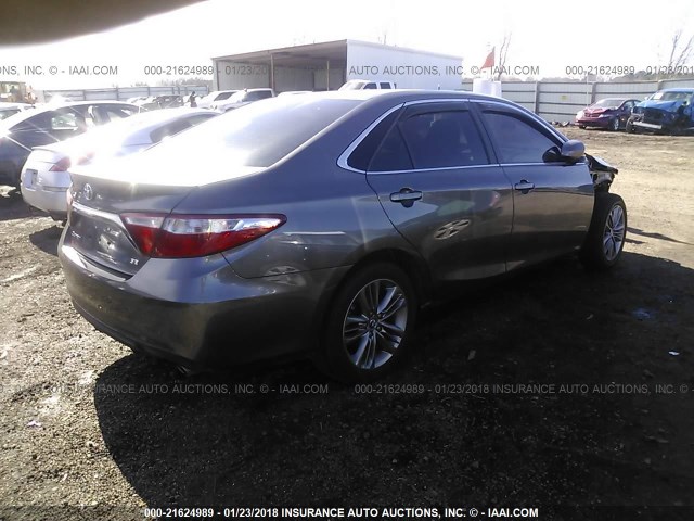 4T1BF1FK8GU154489 - 2016 TOYOTA CAMRY LE/XLE/SE/XSE GRAY photo 4