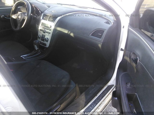 1G1ZC5E08CF153823 - 2012 CHEVROLET MALIBU 1LT 银色 照片 5