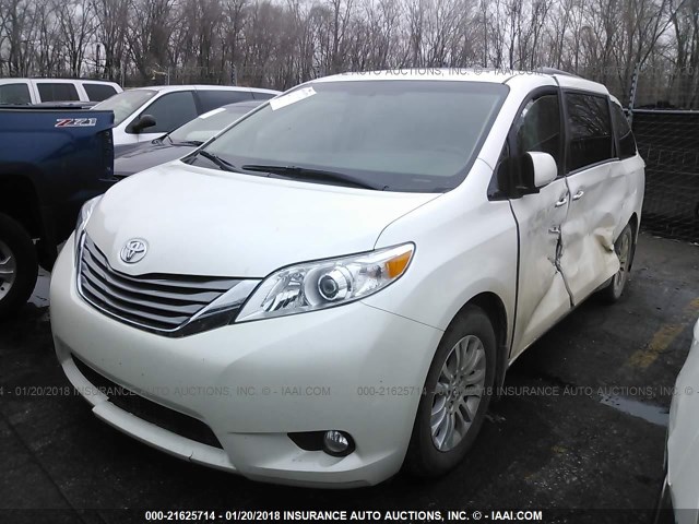 5TDYZ3DC3HS800556 - 2017 TOYOTA SIENNA XLE/LIMITED WHITE photo 2