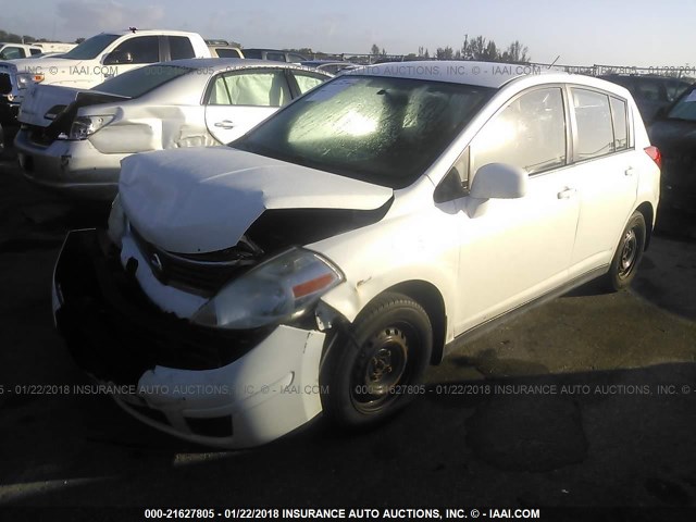 3N1BC13E78L352698 - 2008 NISSAN VERSA S/SL WHITE photo 2