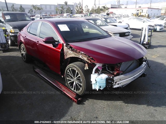 4T1B11HK4JU537526 - 2018 TOYOTA CAMRY L/LE/XLE/SE/XSE RED photo 1