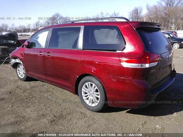 5TDYK3DC8BS145127 - 2011 TOYOTA SIENNA XLE/LIMITED RED photo 3