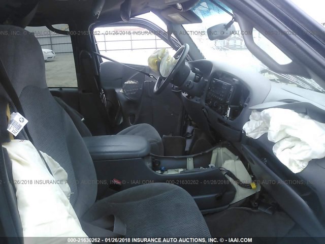 1FMEU15W32LA62518 - 2002 FORD EXPEDITION XLT 黑色 照片 5