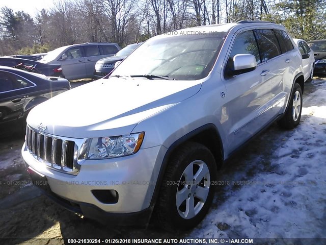 1J4RR4GTXBC636635 - 2011 JEEP GRAND CHEROKEE LAREDO SILVER photo 2